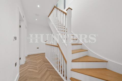 undefined, Larkshall Road, London, E4