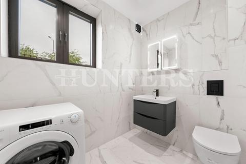 undefined, Larkshall Road, London, E4