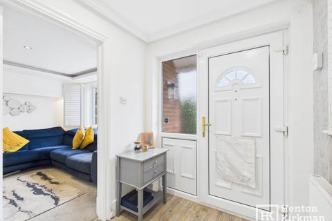 3 bedroom semi-detached house for sale, Passingham Avenue, Billericay