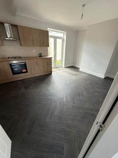 3 bedroom semi-detached house to rent, Bolton Drive, Huddersfield, West Yorkshire, BD2