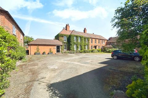 2 bedroom terraced house for sale, Coach Drive, Fladbury, Pershore