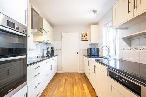 9 Dore Close, Sheffield, S17 3PU
