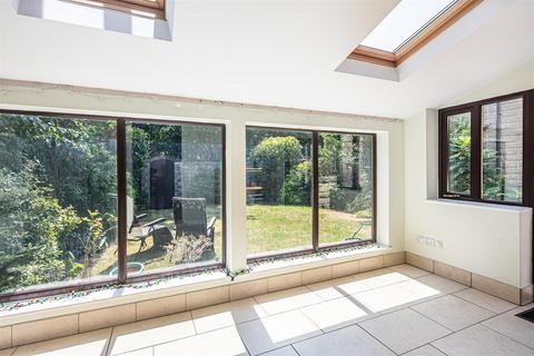 9 Dore Close, Sheffield, S17 3PU