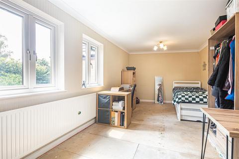 9 Dore Close, Sheffield, S17 3PU