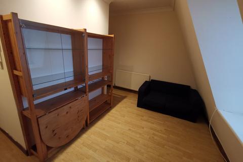 undefined, High Road, London N12