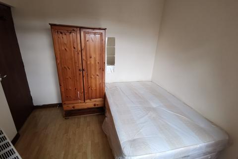 undefined, High Road, London N12