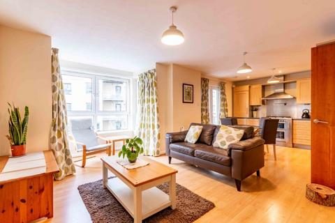 2 bedroom flat to rent, 2096L Portland Gardens, Edinburgh, EH6 6NJ