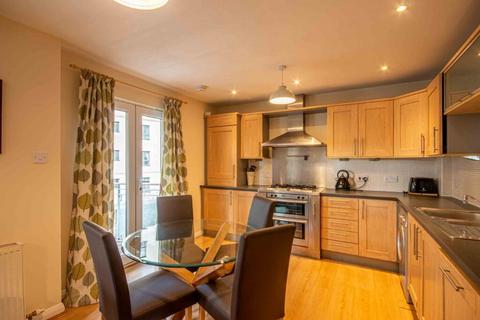2 bedroom flat to rent, 2096L Portland Gardens, Edinburgh, EH6 6NJ