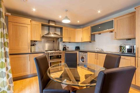 2 bedroom flat to rent, 2096L Portland Gardens, Edinburgh, EH6 6NJ