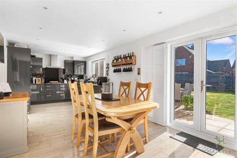 4 bedroom detached house for sale, Crump Way, Evesham WR11
