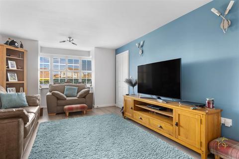 4 bedroom detached house for sale, Crump Way, Evesham WR11