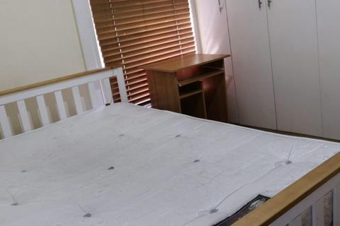 1 bedroom in a house share to rent, Barking Road, London