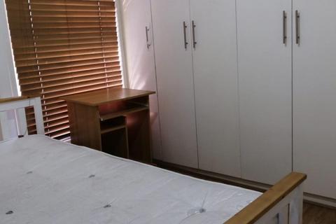 1 bedroom in a house share to rent, Barking Road, London