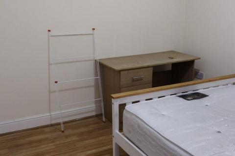 1 bedroom in a house share to rent, Barking Road, London