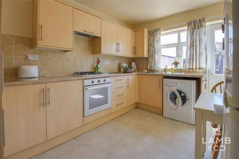 207 Constable Avenue, Clacton-on-sea, CO16 8XE
