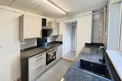 2 bedroom terraced house to rent, Milton Walk, South Yorkshire DN1