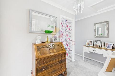 3 Hillview Close, Rowhedge, Colchester, CO5 7HS