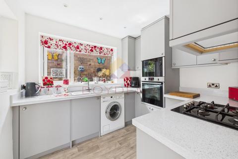 3 Hillview Close, Rowhedge, Colchester, CO5 7HS