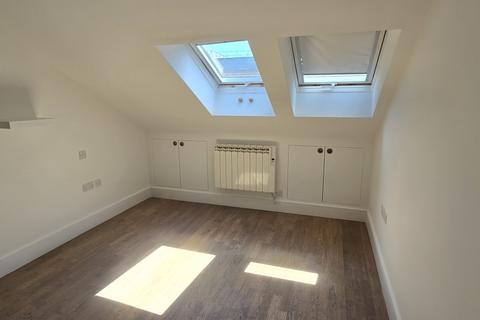 Flat share to rent, 20 Church Terrace, London NW4