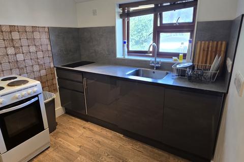 Flat share to rent, 20 Church Terrace, London NW4