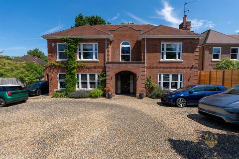undefined, Aldenham Avenue, Radlett