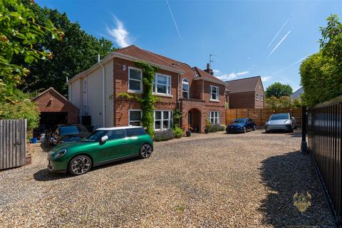 undefined, Aldenham Avenue, Radlett