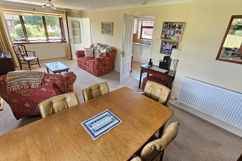 35 Juniper Gardens, Bingham, Nottingham, NG13 8UA