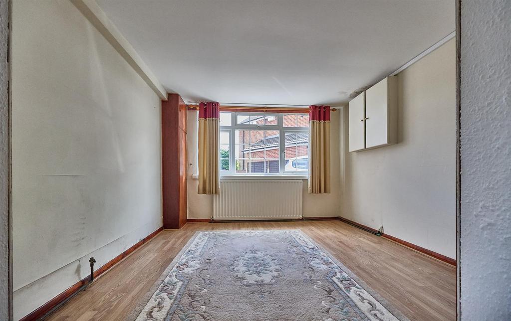 Lounge dining room to front