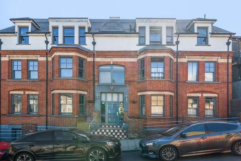 3 bedroom flat for sale, Jasper Road, London, SE19