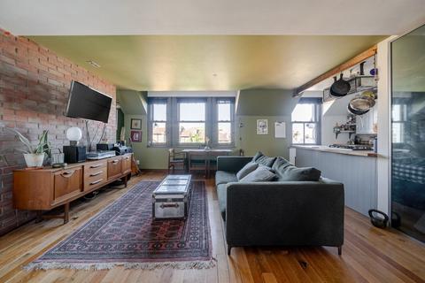3 bedroom flat for sale, Jasper Road, London, SE19