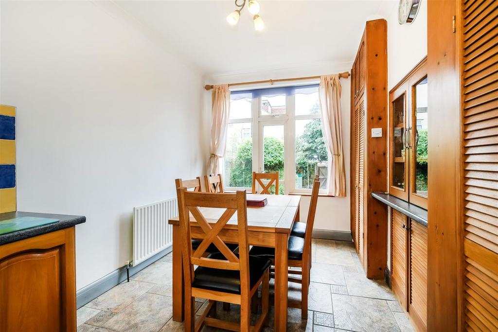 87 Woodford Road-15.jpg