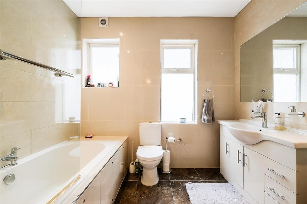 87 Woodford Road-4.jpg