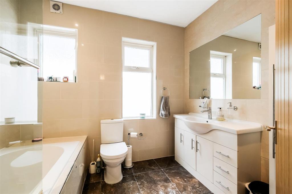 87 Woodford Road-5.jpg