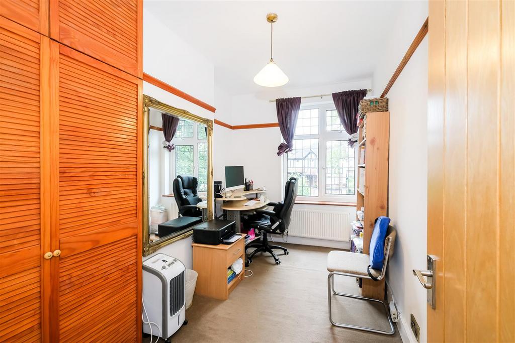 87 Woodford Road-10.jpg