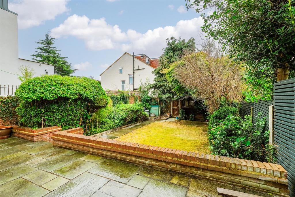 87 Woodford Road-24.jpg