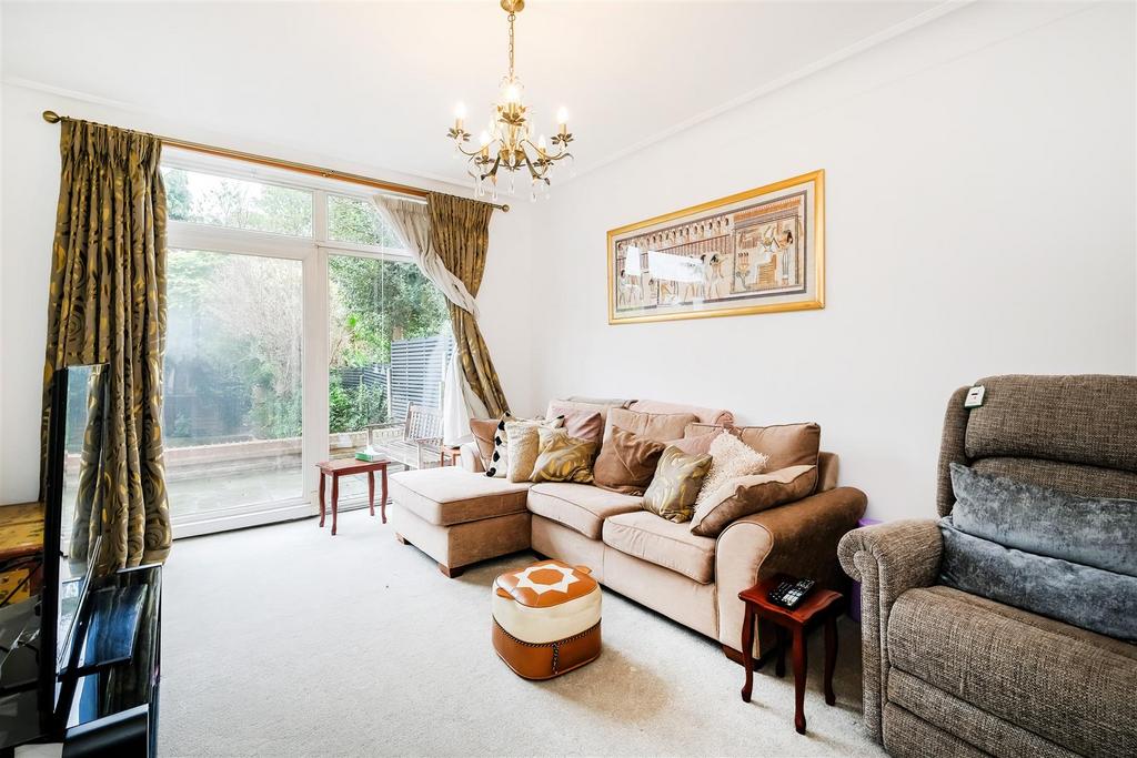87 Woodford Road-17.jpg
