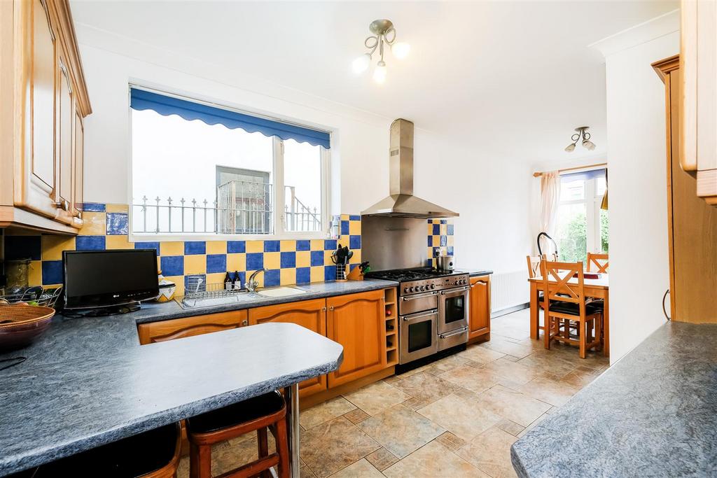 87 Woodford Road-14.jpg