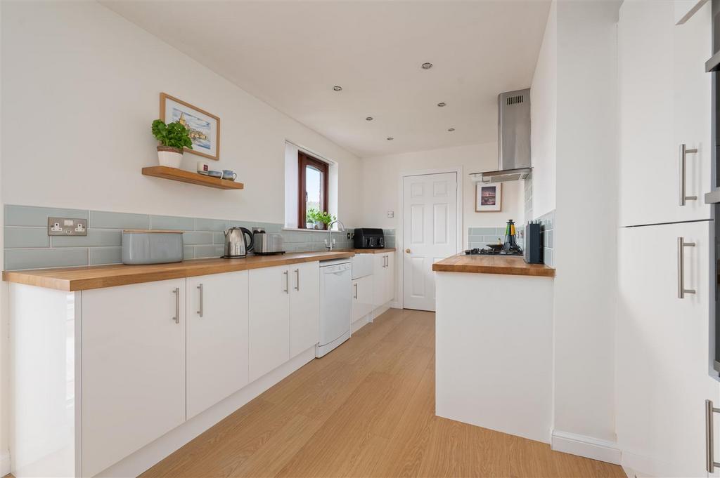 30 Ross Avenue016.JPG