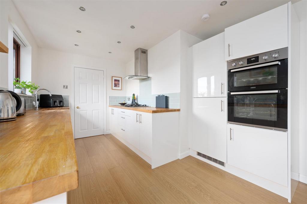 30 Ross Avenue017.JPG