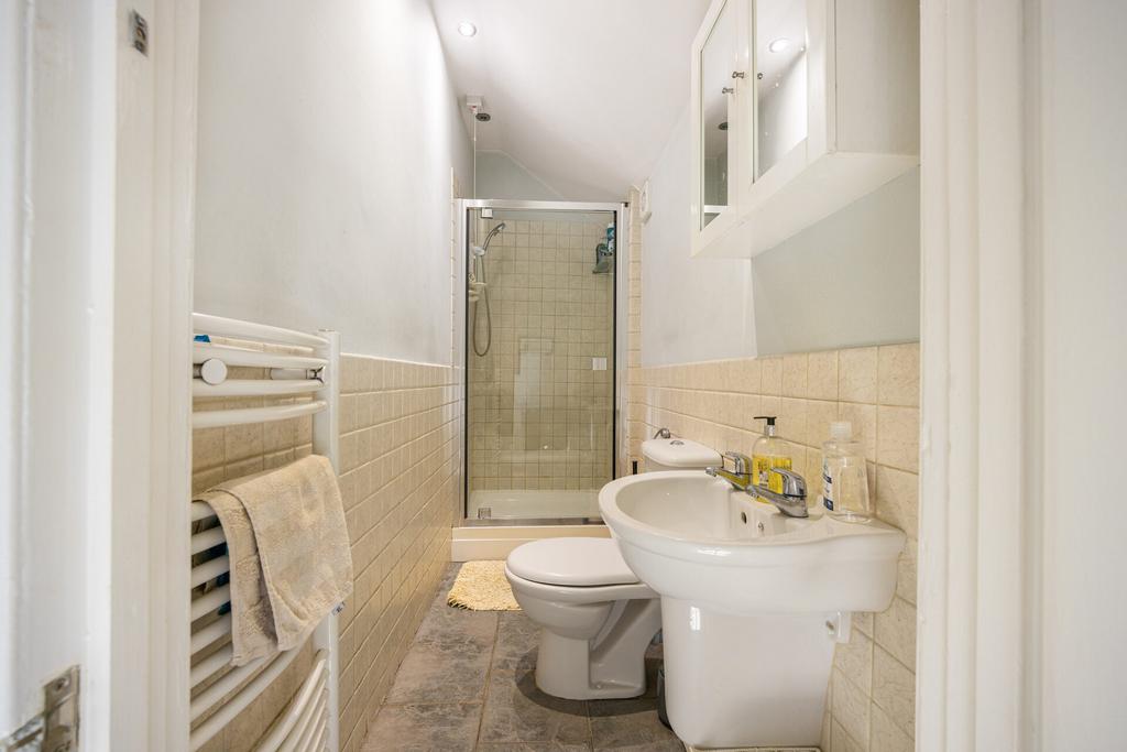 Shower room 2nd Floor