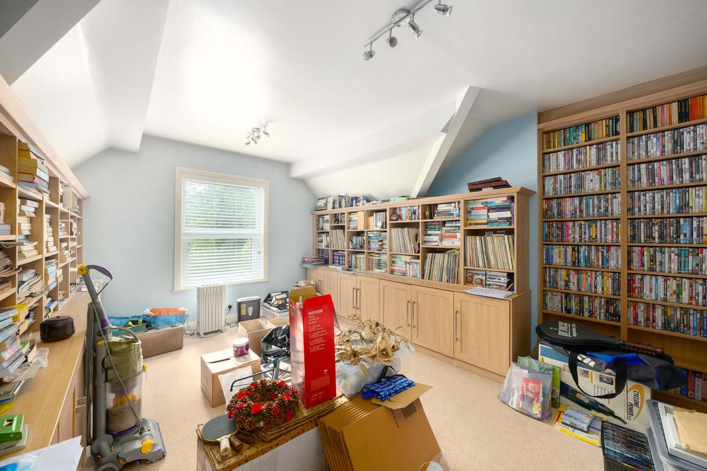 Bedroom 6/ Library