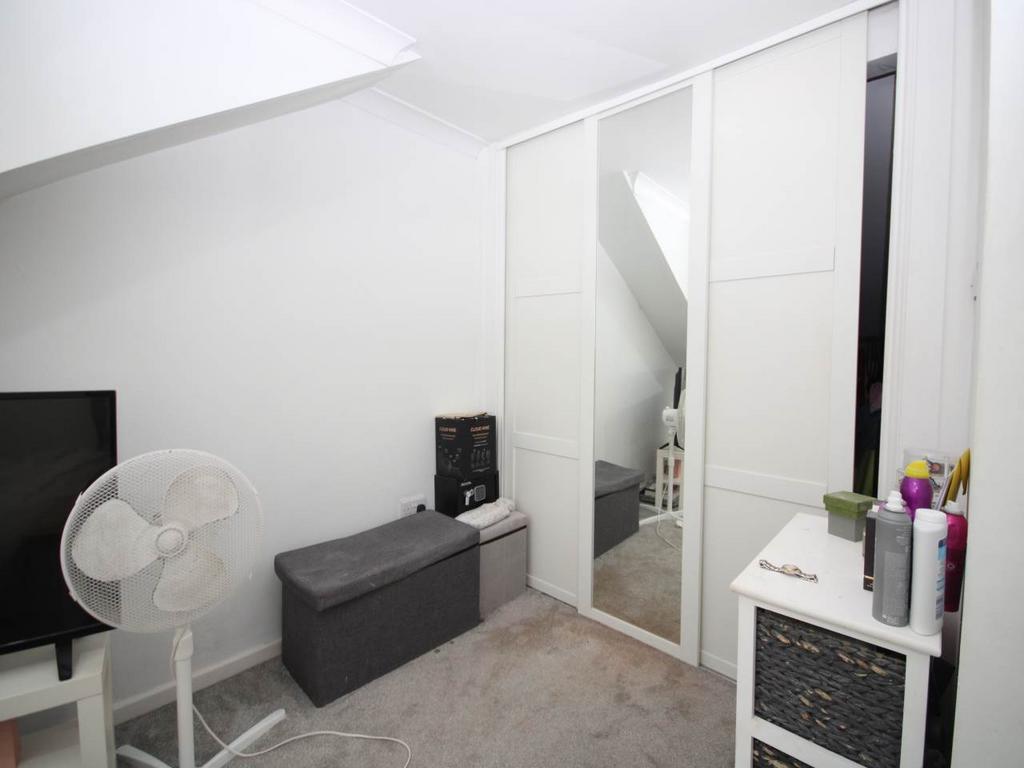 Bedroom 2 (2)