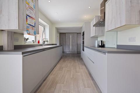 2 Long Close, Leyland, PR26 7AB