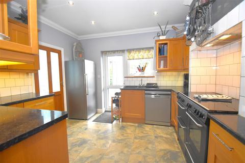 4 bedroom chalet for sale, Oxford Road, Rochford