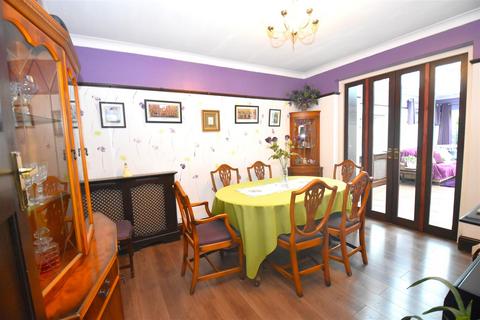 4 bedroom chalet for sale, Oxford Road, Rochford