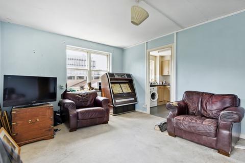 2 bedroom apartment for sale, Crofters Way, London, NW1