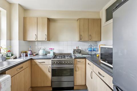 2 bedroom apartment for sale, Crofters Way, London, NW1