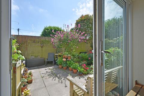 4 Ashmead, Grampound Road, Truro, TR2 4DH