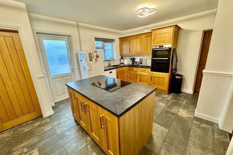 4 bedroom property for sale, Victoria Road, Wednesfield, Wolverhampton, WV11