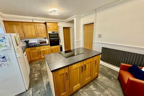 4 bedroom property for sale, Victoria Road, Wednesfield, Wolverhampton, WV11